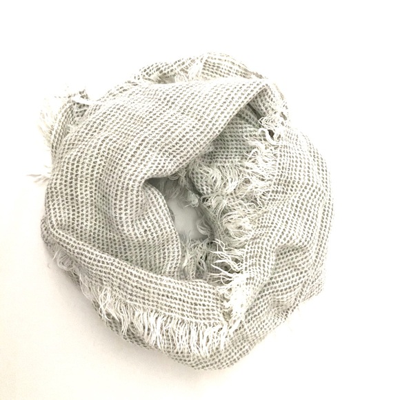 New Infinity Loop  Light Grey White Fringe Scarf - Picture 1 of 3